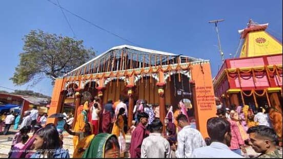 Giridih News :झारखंडधाम में हजारों श्रद्धालुओं ने किया जलाभिषेक