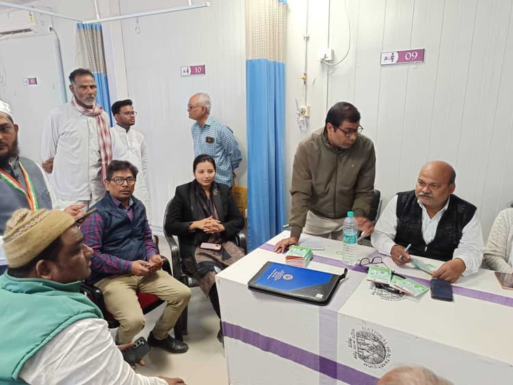 22 हज यात्रियों का मेडिकल स्क्रीनिंग व टीकाकरण कर दिया फिटनेश प्रमाण पत्र