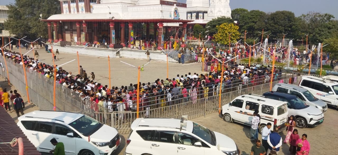 अशोक धाम मंदिर में डेढ़ लाख श्रद्धालुओं ने किया जलाभिषेक