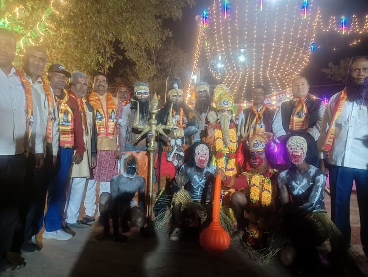 Giridih News :सरिया में निकली शिव बरात, लोगों में उत्साह