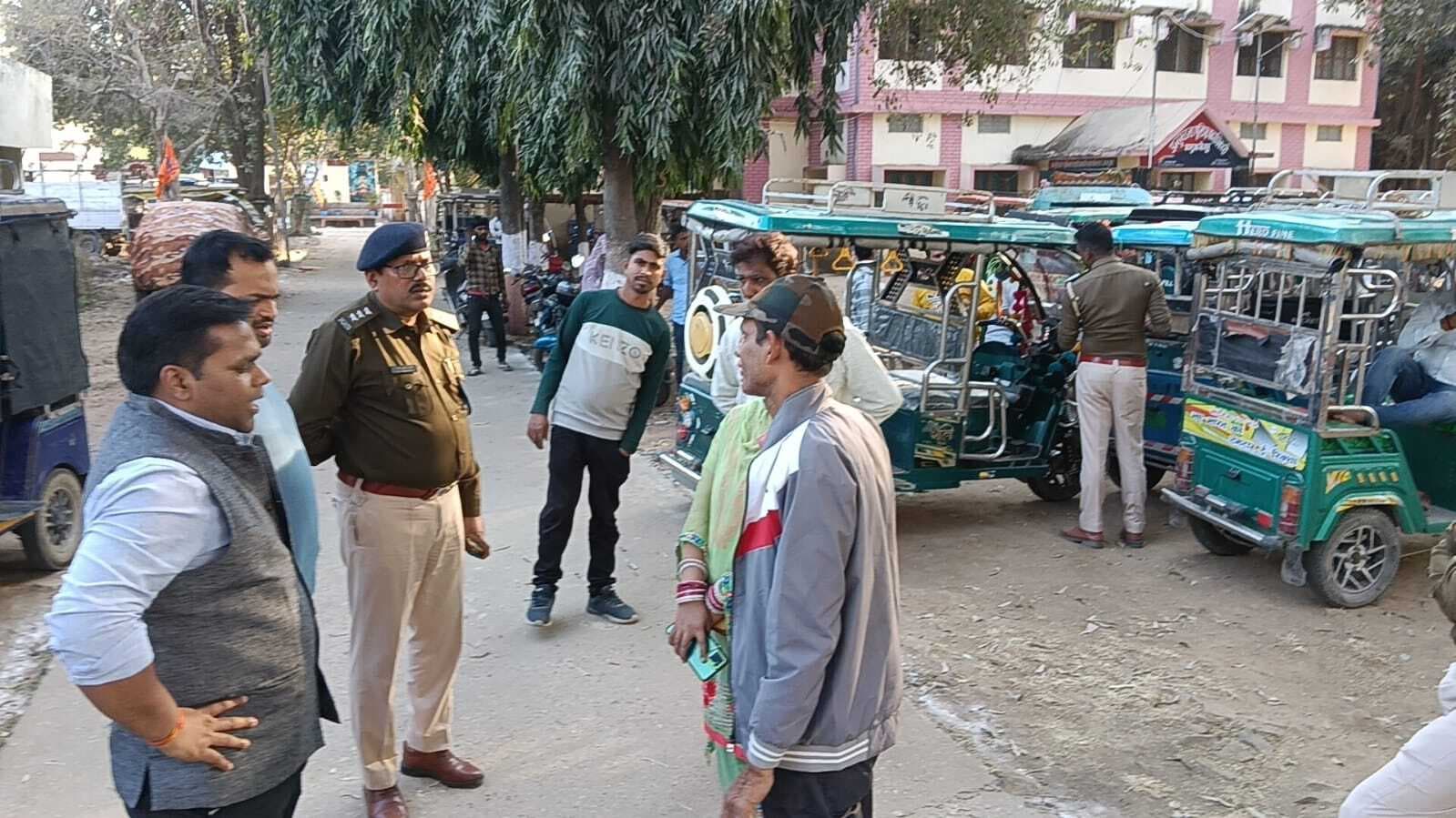 विशेष जांच अभियान में 50 इ-रिक्शे किये जब्त