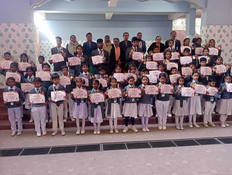 अंतरराष्ट्रीय हिंदी ओलिंपियाड में बेहतर प्रदर्शन करने वाले विद्यार्थी सम्मानित