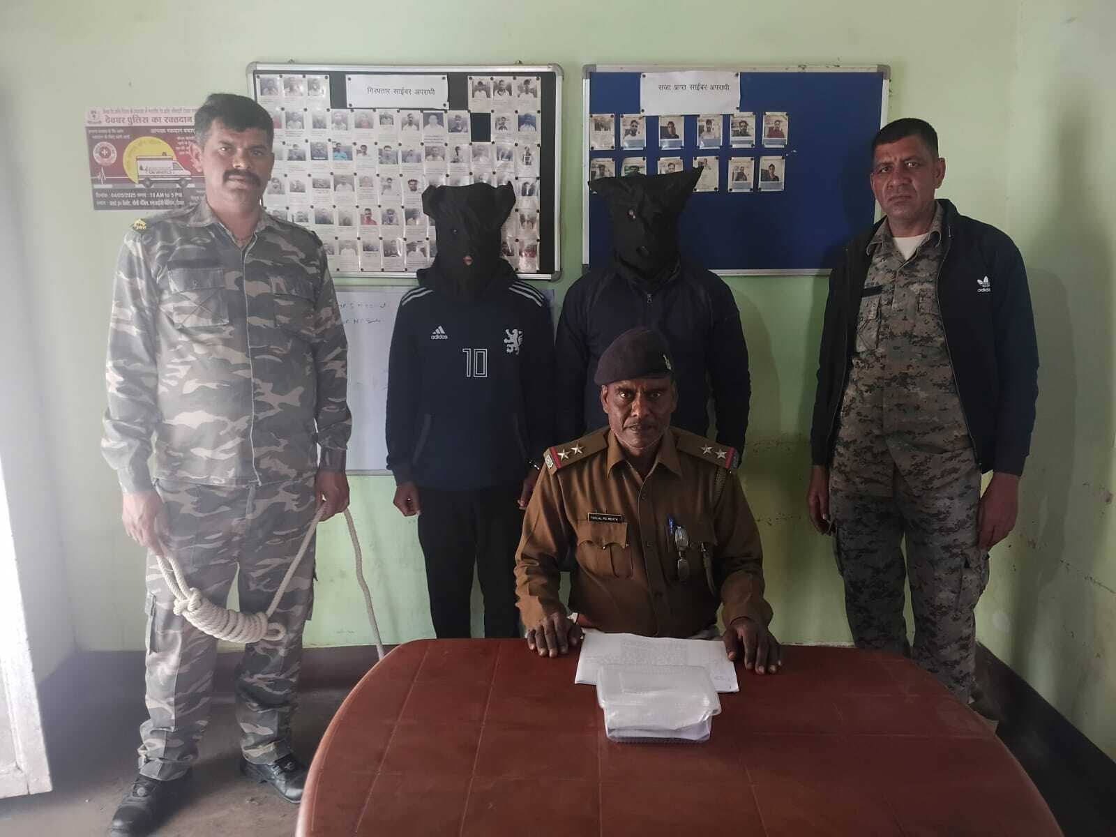 Deoghar news : कस्टमर अधिकारी बनकर देते थे झांसा, दो साइबर आरोपित गिरफ्तार