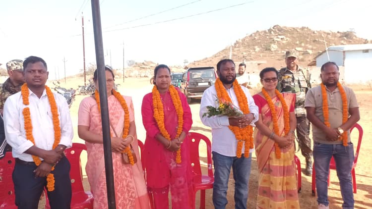 विधायक के प्रयास से टोंगरी टोली में लगा ट्रांसफॉर्मर