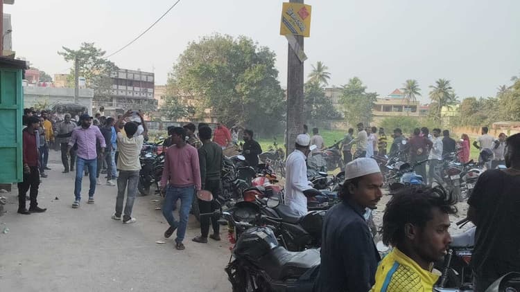 मरीज का नंबर नहीं लगाने पर हंगामा, चाकूबाजी में दो कर्मी घायल