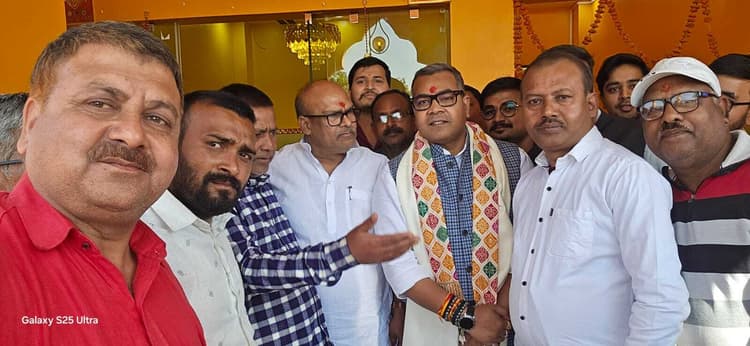 व्यवसायिक संघ ने सांसद को सौंपा छह सूत्री मांग पत्र