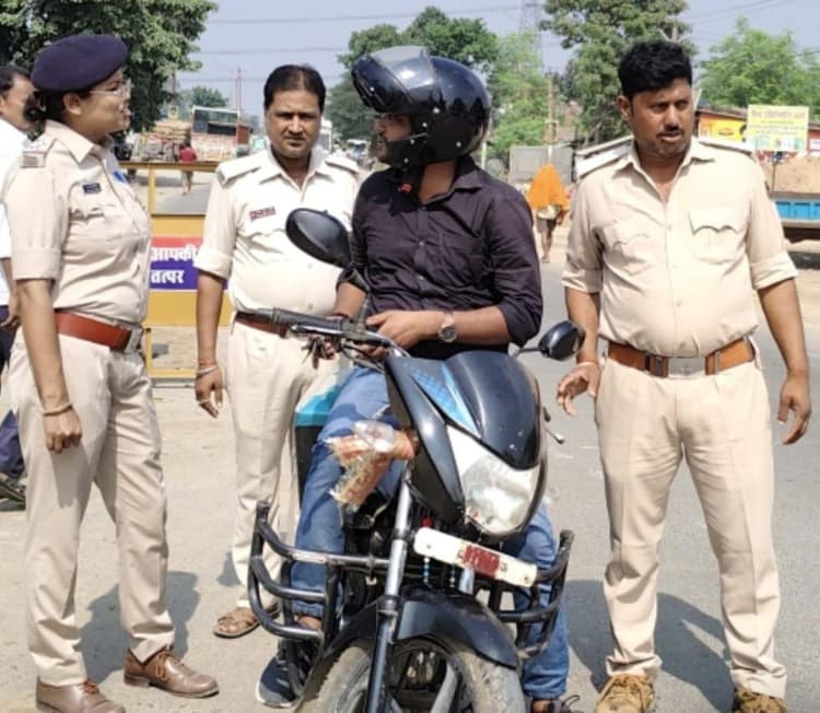 सघन वाहन जांच में पुलिस ने वसूला जुर्माना