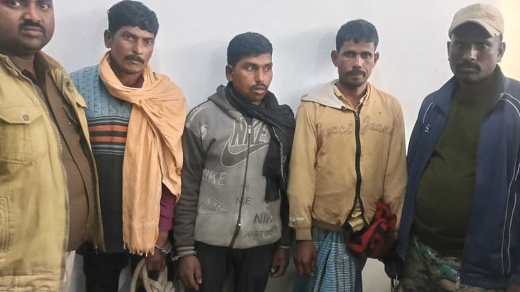 तीन वारंटी को पुलिस ने किया गिरफ्तार