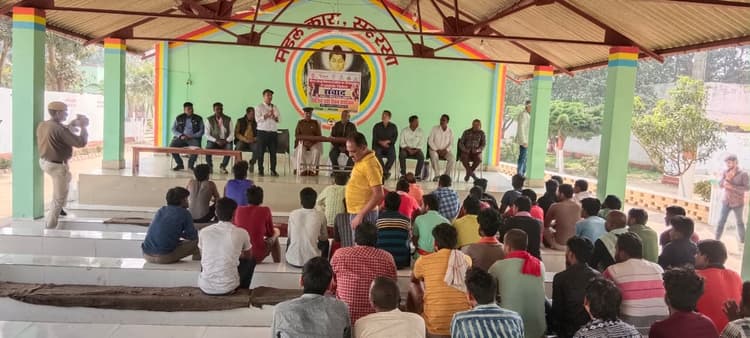 300 कैदियों को फाइलेरिया से बचाव के लिए खिलाई गयी दवा की खुराक