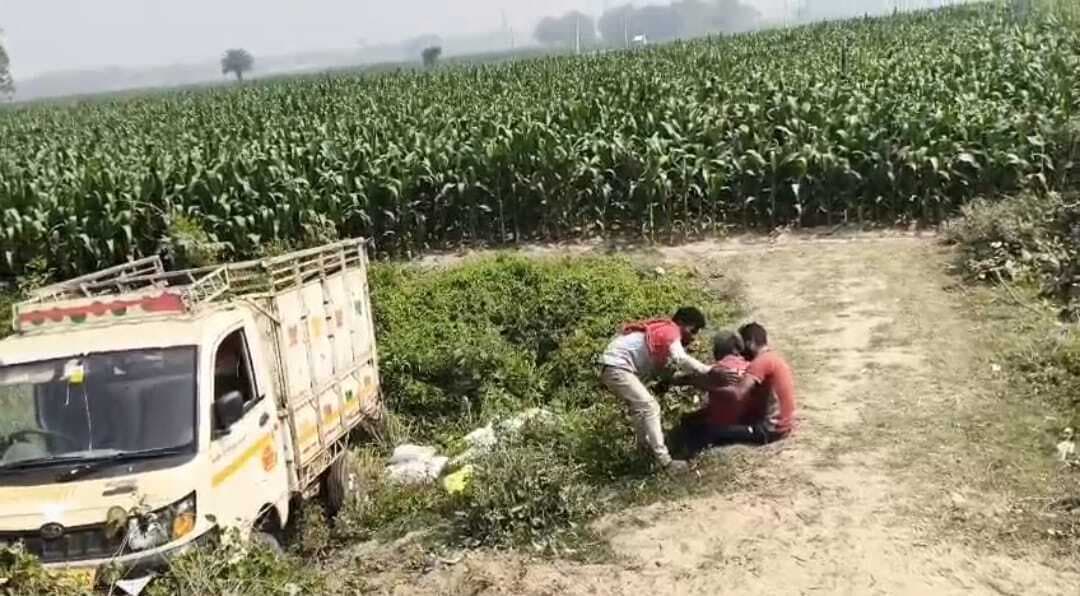 चंदवा चौक के निकट सड़क हादसा: एक मजदूर की मौत, तीन घायल