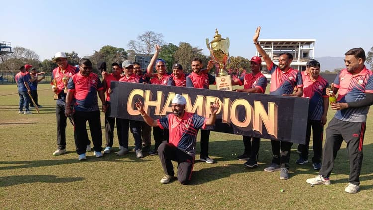 Jamshedpur media cup cricket tournament : मीडिया कप पर दोमुहानी एकादश ने जमाया कब्जा