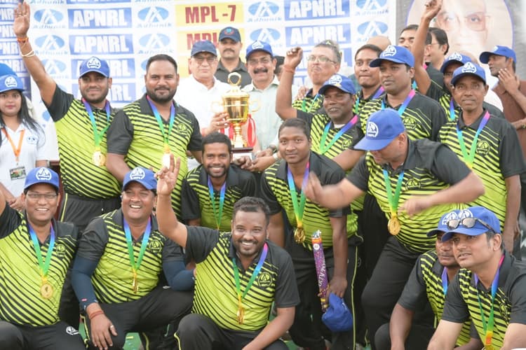 Mahadev premier league cricket tournament : स्वर्णरेखा ने कवच को 11 रन से हराकर जीता एमपीएल-7 का खिताब
