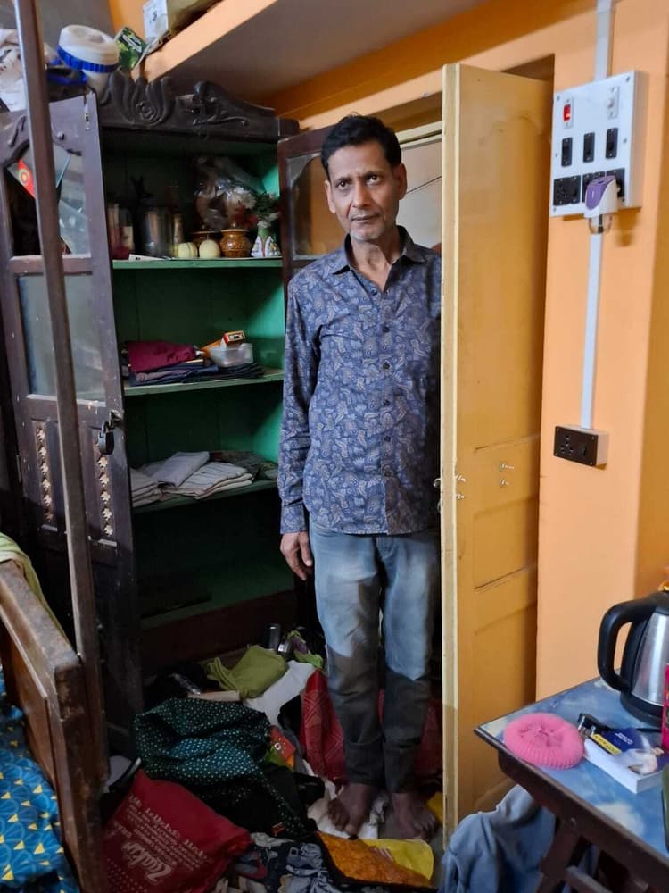 मनिहारी में कपड़ा व्यवसायी के बंद घर में नगदी व जेबर की चोरी