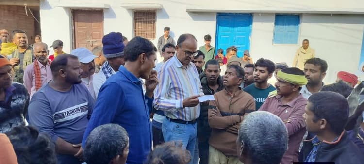 Giridih News :प्रवासी मजदूर का शव पंहुचा गांव, मातम