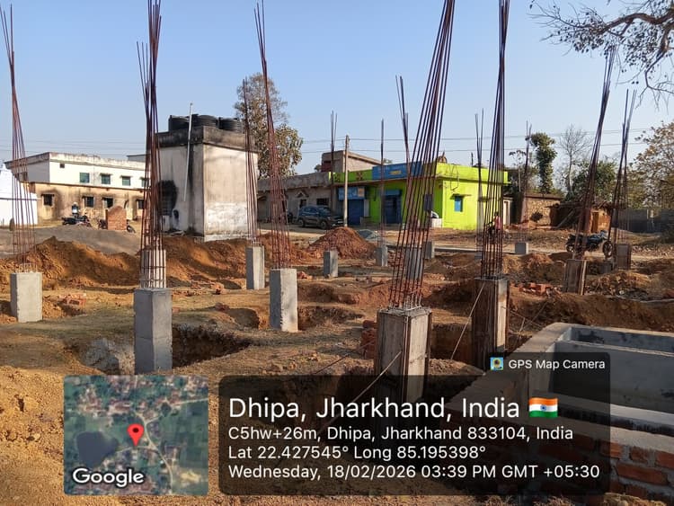 Chaibasa News : ₹55 लाख के स्वास्थ्य केंद्र निर्माण में धांधली, रोक के बाद भी निर्माण जारी