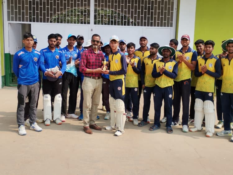 सीनियर डिवीजन क्रिकेट लीग में विजन ने स्टार को हराया