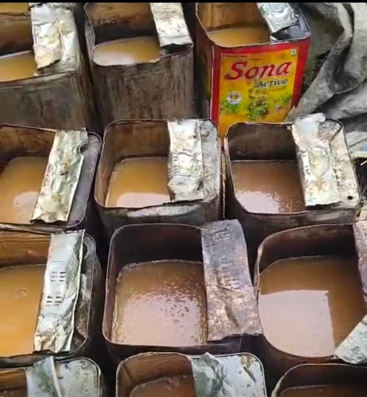 माधवनगर कुड़िया टोला में एक हजार लीटर कच्ची शराब को पुलिस ने किया विनष्ट