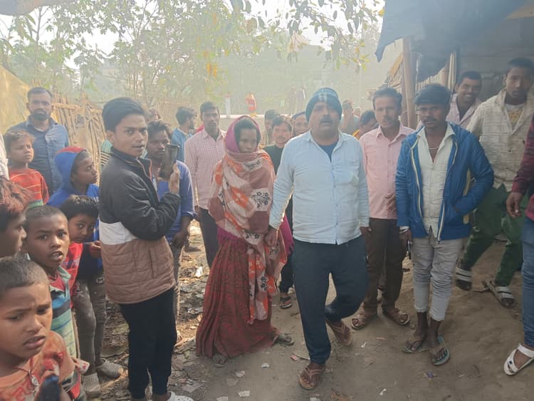 बच्चा चोरी का आरोप लगा की महिला की पिटाई