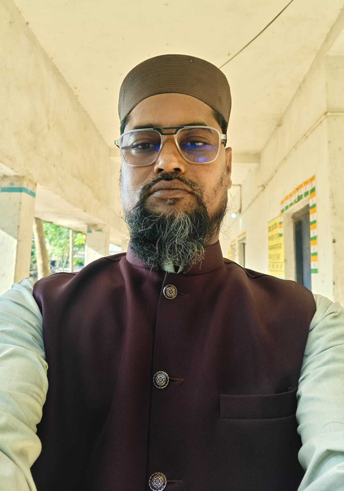 बूढ़े, बच्चे व युवाओं ने अदा की नमाज