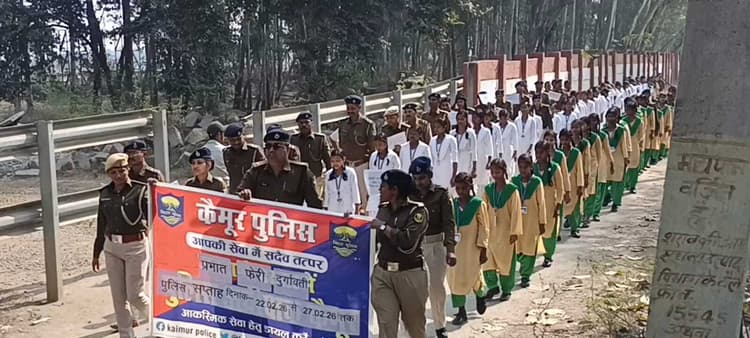 सुरक्षा का संदेश लेकर पुलिस ने निकाली प्रभातफेरी