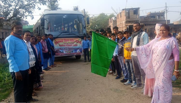 परिभ्रमण यात्रा पर बच्चे राजगीर, पावापुरी व नालंदा के लिए हुए रवाना