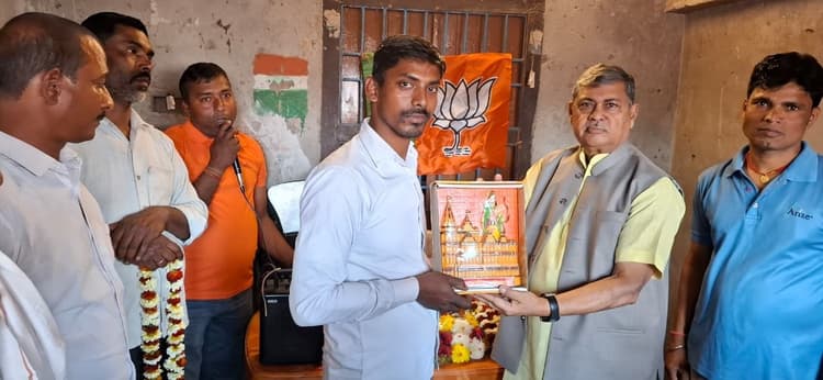 विधायक ने नागरिकों के संग सुनी प्रधानमंत्री के के ‘मन की बात’