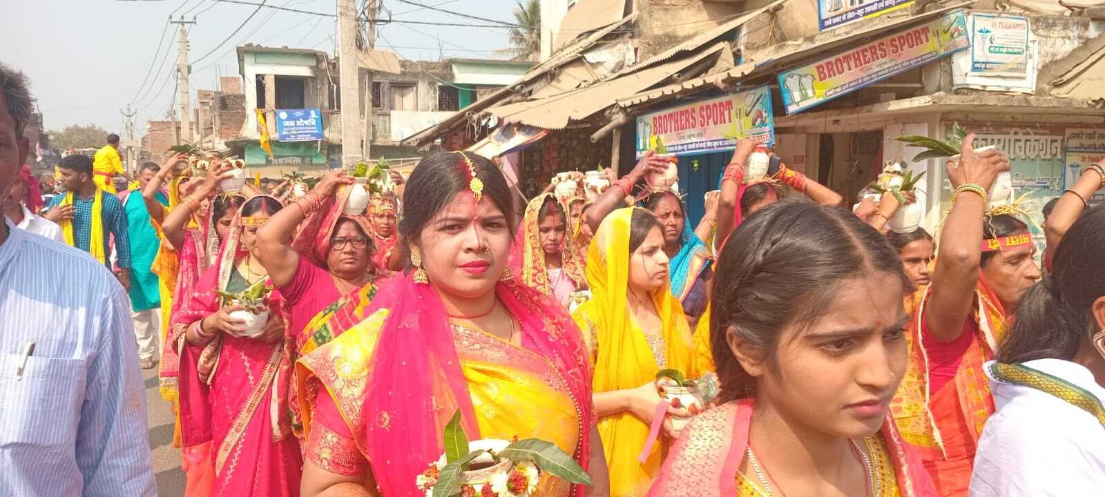 झखरा गांव में कलश शोभायात्रा भागवत कथा शुरू