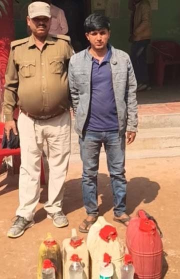 बड़हरा थाना क्षेत्र से 45 लीटर देसी शराब जब्त