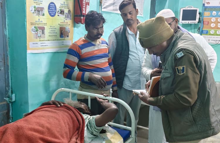 बाइक की ठोकर से बुजुर्ग गंभीर रूप से घायल