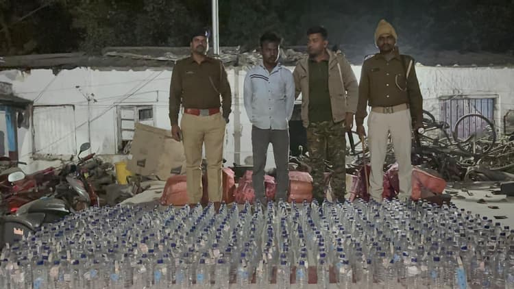 दो अलग-अलग जगहों पर 1410 बोतल नेपाली शराब बरामद, एक तस्कर गिरफ्तार, ऑटो जब्त