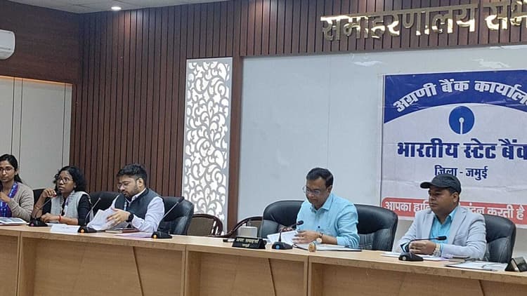 प्राथमिकता क्षेत्रों में बैंकों को ऋण वितरण बढ़ाने का निर्देश