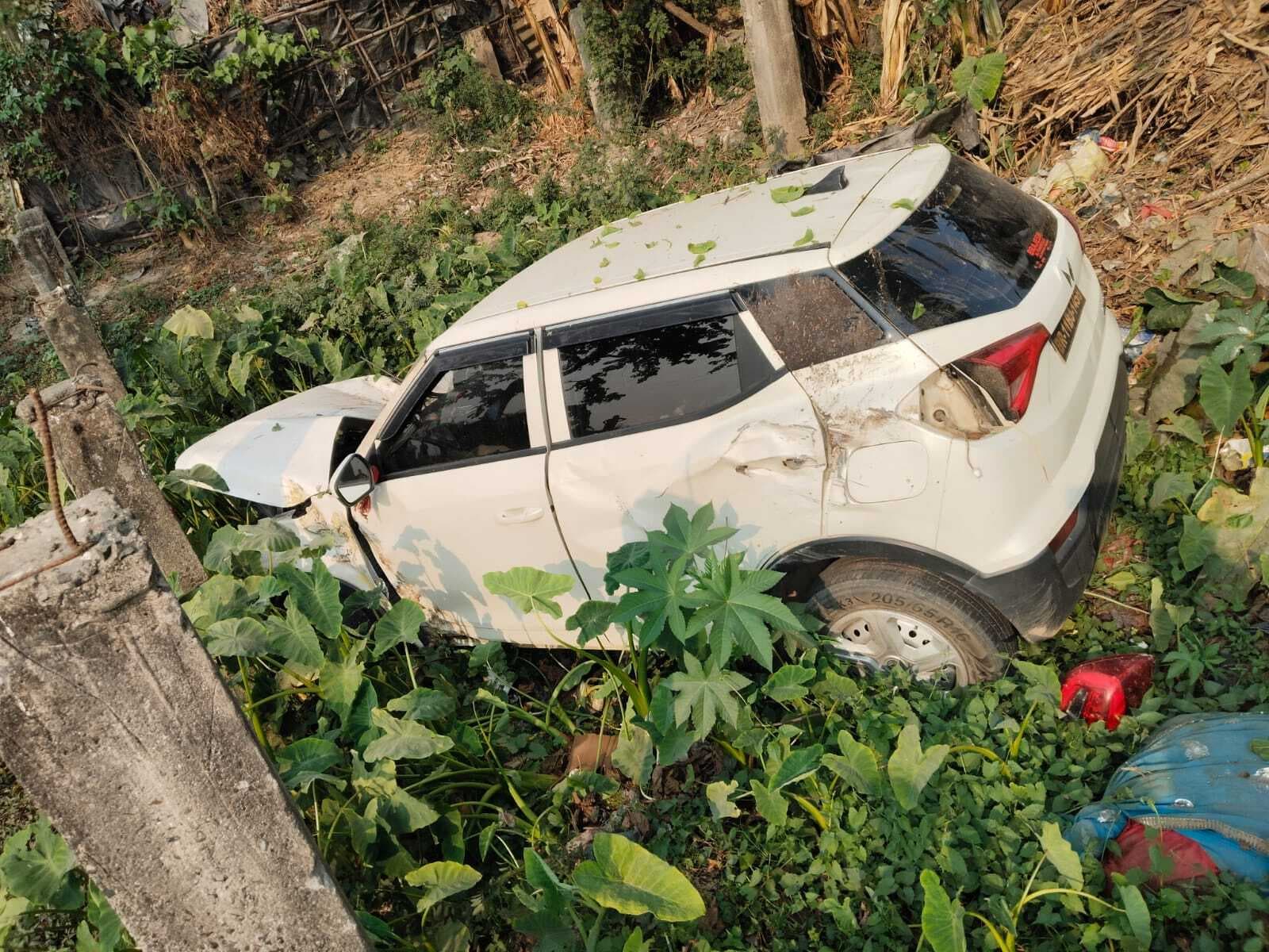 कार सवार को खदेड़ उत्पाद विभाग की टीम ने 144 लीटर शराब की बरामद