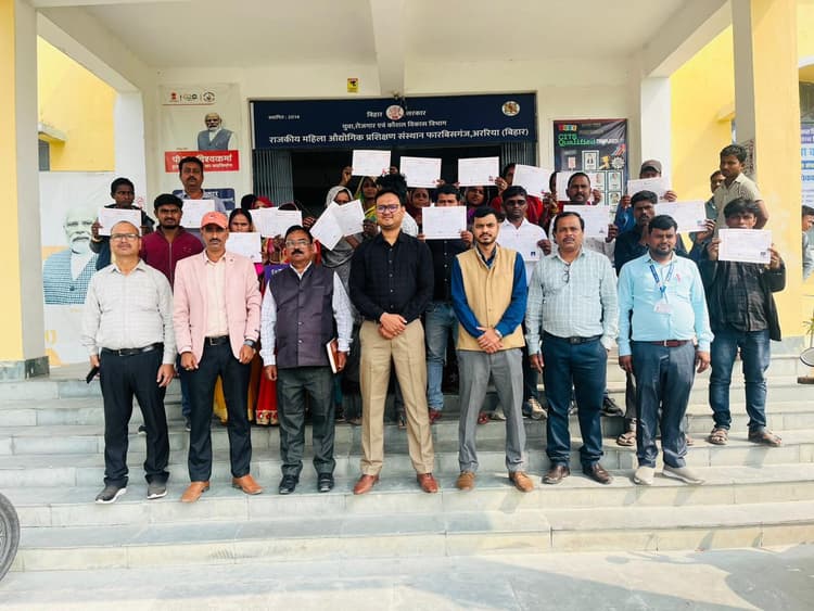 आत्मनिर्भर बन अपने कौशल का करें सदुपयोग