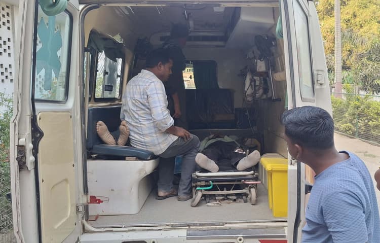 दो बाइक की टक्कर में तीन घायल, पूर्णिया रेफर