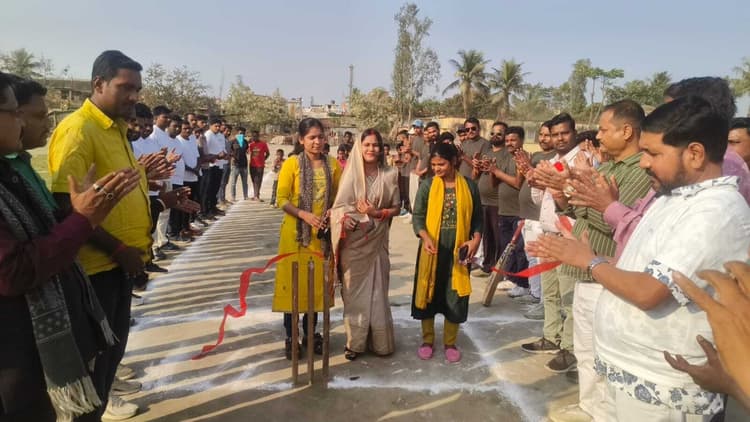 पब्लिक व प्रशासन एकादश के बीच खेला गया मैच, प्रशासन ने जीता मैच