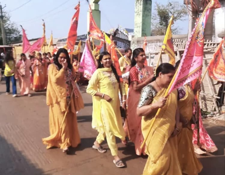 मारवाड़ी समाज के लोगों ने निकाली निशांन शोभायात्रा