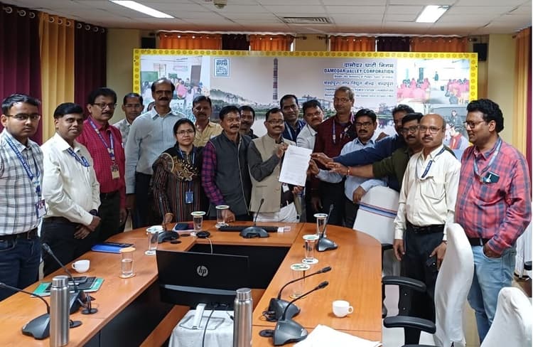 Bokaro News : डीवीसी कर्मियोंं और सप्लाई मजदूरों की आवास संबंधी समस्याओं को ले हुई वार्ता