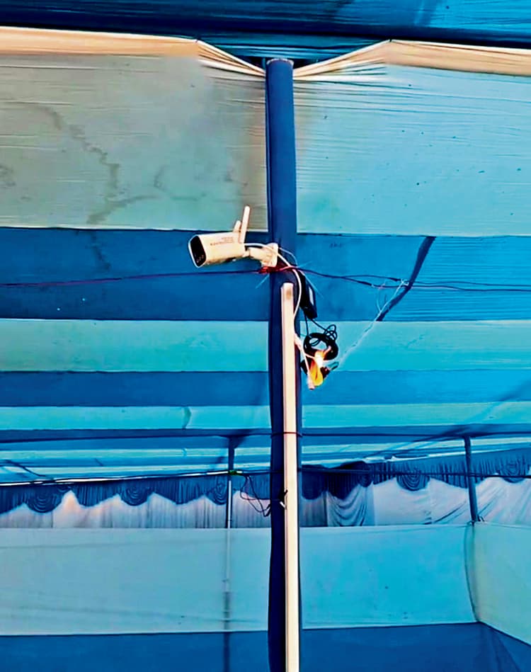 Jamshedpur News : खासमहल मतगणना केंद्र के बाहर प्रत्याशियों के टेंट में शॉर्ट सर्किट से अफरा-तफरी