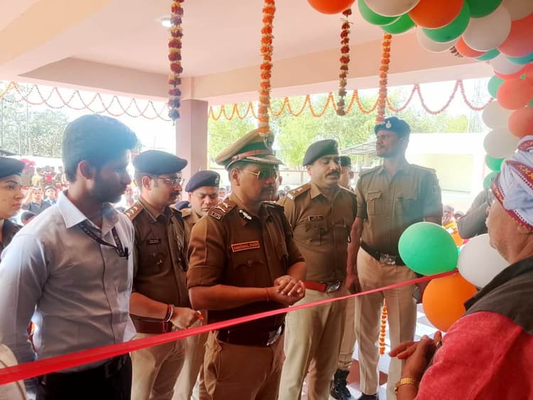 देवजरा का नवनिर्मित मॉडल थाना भवन औरंगाबाद पुलिस को सुपुर्द