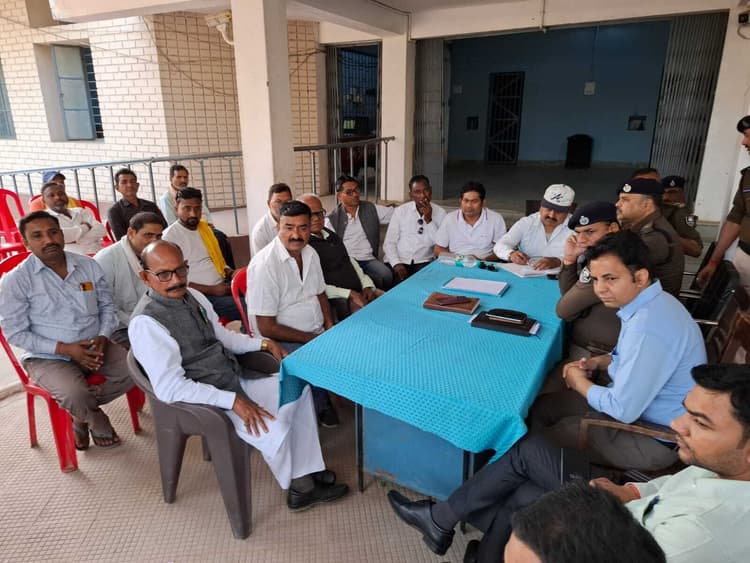 मनिहारी थाना में होली को लेकर शांति समिति की बैठक