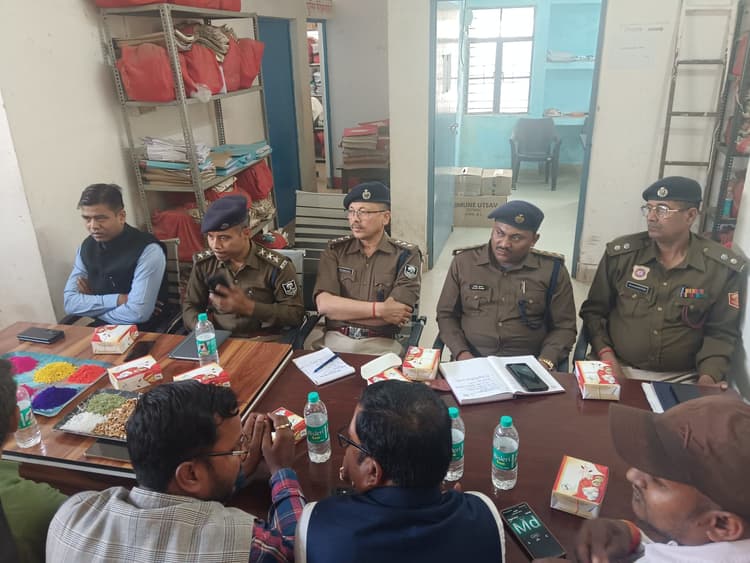 पर्व के नाम पर किसी भी प्रकार की सामाजिक मर्यादा भंग करने की अनुमति नहीं