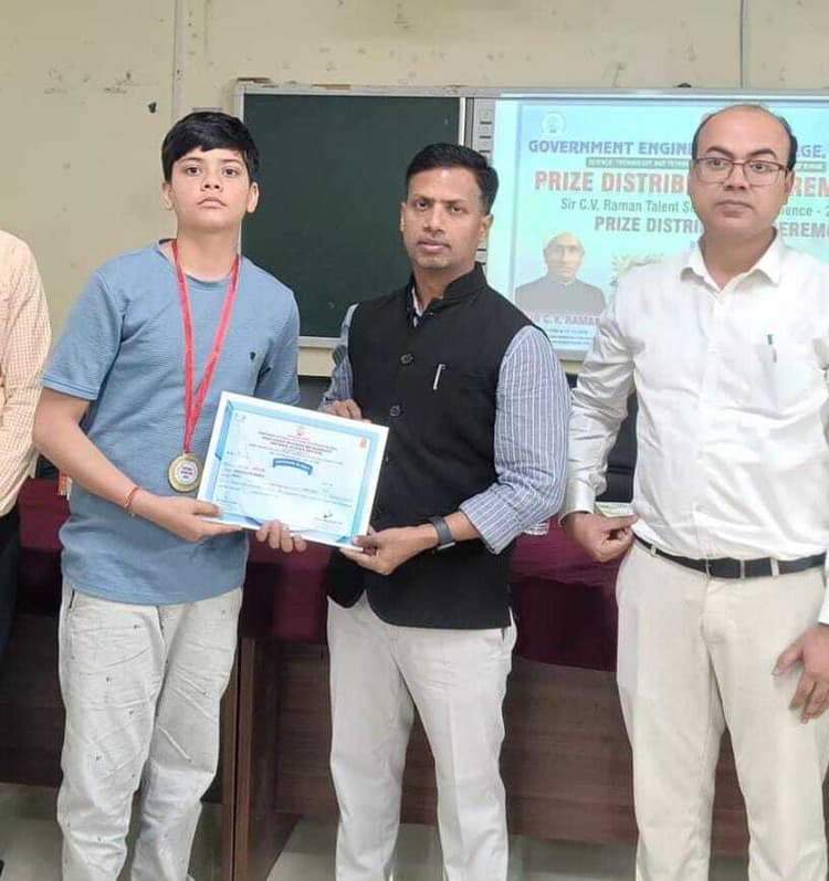 प्रखंड के प्रतिभाशाली विद्यार्थियों ने बढ़ाया जिले का मान