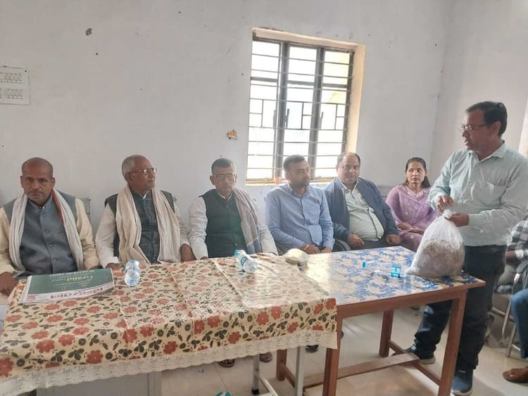 मखाना व मशरूम की खेती व आत्मा योजना पर हुई चर्चा