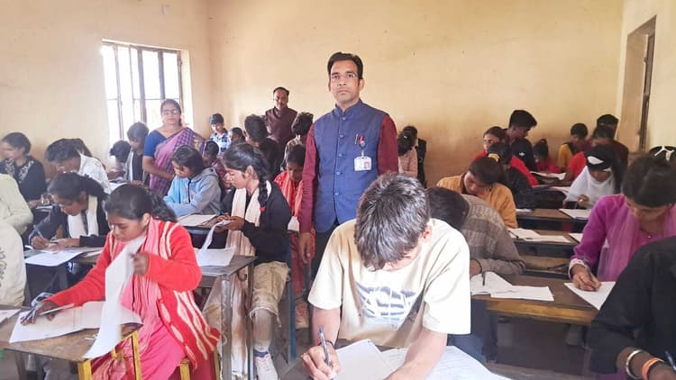 केंद्रों पर कड़ी निगरानी में हुई 11वीं बोर्ड परीक्षा