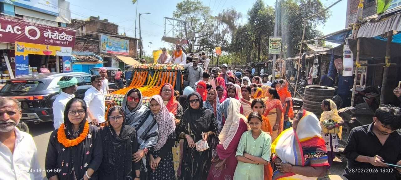 मधुपुर: नवनिर्वाचित नप अध्यक्ष ने निकाला विजय जुलूस