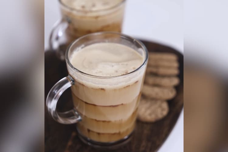 इस गर्मी बनाएं कुछ हटके, ट्राई करें शेफ कुणाल कपूर की गुड़ वाली कोल्ड कॉफी