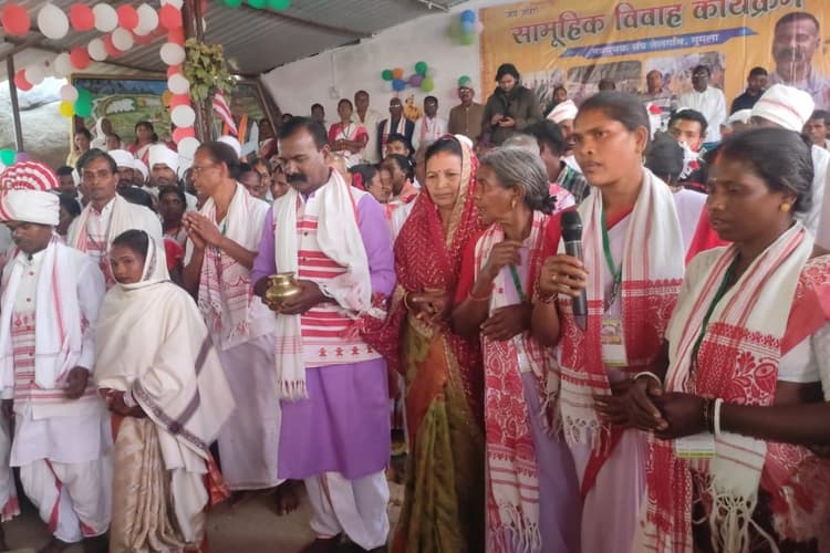 ढुकू का कलंक मिटा, Gumla के तेलगांव में 101 जोड़ों का सामूहिक विवाह