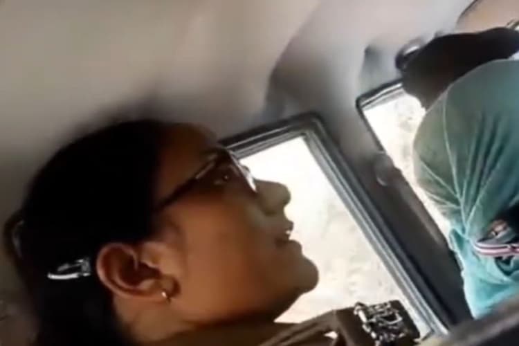 बिहार में प्रेमी जोड़े से जबरन वसूली, 2 पुलिसकर्मी सस्पेंड, देखिए वायरल वीडियो