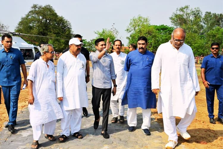 राम के नाम पर हुड़दंग और तलवारें मंजूर नहीं, बीरभूम में भाजपा पर बरसे अभिषेक बनर्जी, मंच में लगी आग