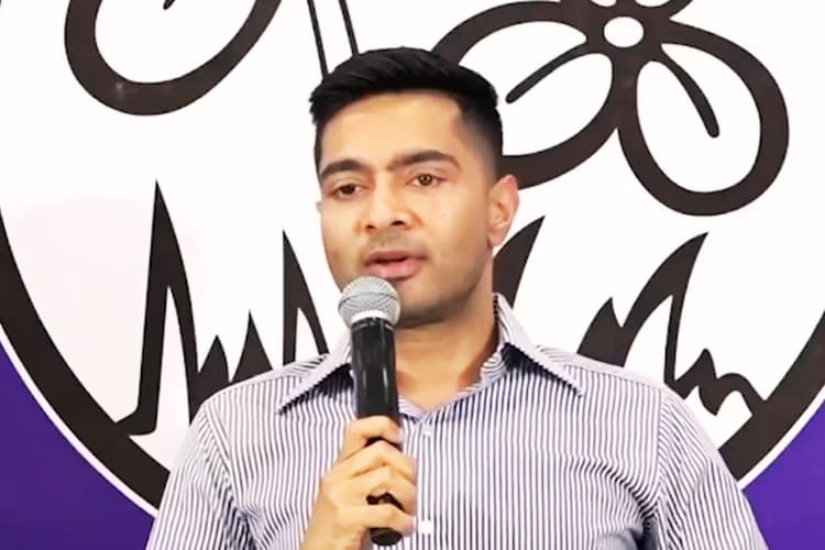 अभिषेक बनर्जी का केंद्र को चैलेंज - हिम्मत है तो बंगाल में राष्ट्रपति शासन लगाकर दिखायें